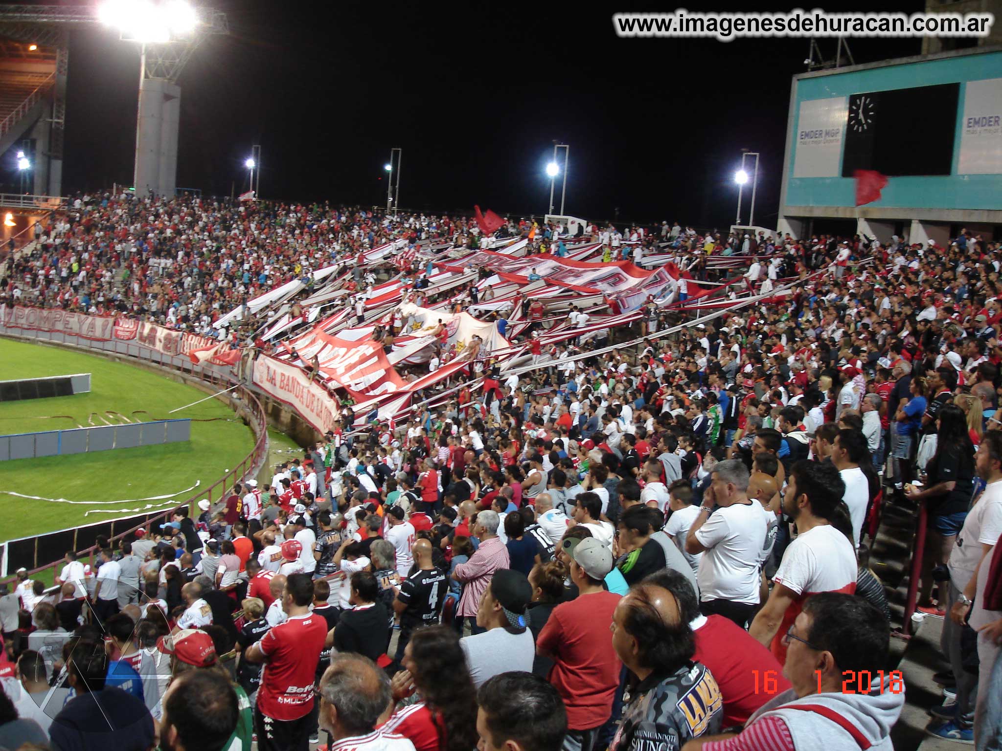 La gente de Huracan en La Plata 