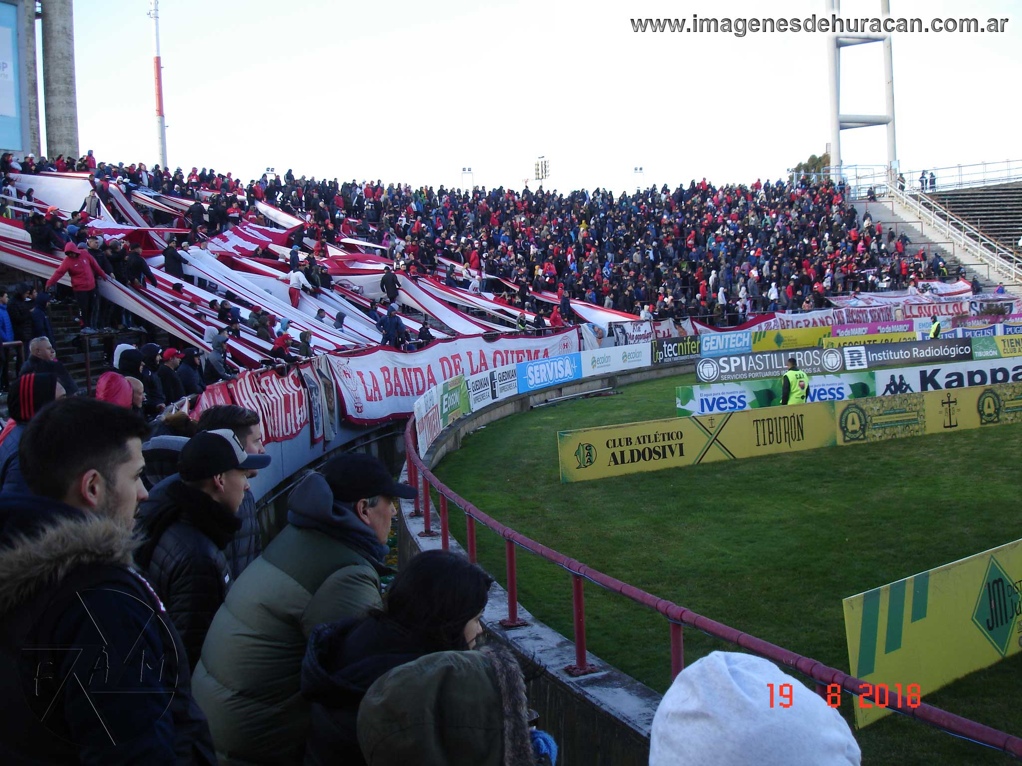 La gente de Huracan en La Plata 