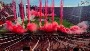 2025-huracan-vs-san-lorenzo-en-el-DUCO-desde-la-tribuna-colonia-palacio-duco-explotado-en-el-recibimiento