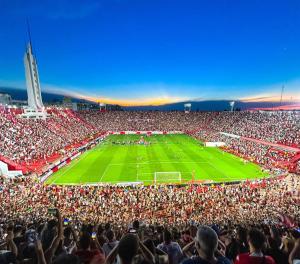 2025-huracan-vs-san-lorenzo-en-el-DUCO-desde-la-tribuna-colonia-palacio-duco-explotado