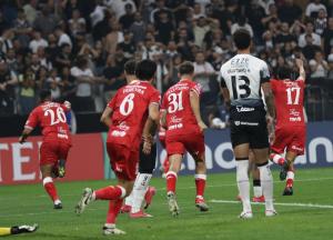 Festejo-de-gol-de-Huracan-contra-corinthians-fecha-01-copa-sudamericana-2025-en-brasil-5
