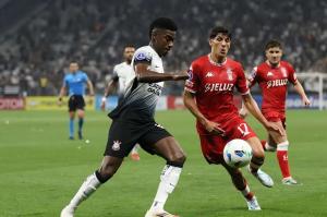 Gabriel-alanins-en-Huracan-contra-corinthians-fecha-01-copa-sudamericana-2025