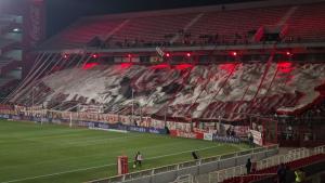 la-banda-de-la-quema-copando-avellanda-copa-argentina-2024-huracan-vs-argentinos-juniors-telon-venga-un-aplauso-para-esta-hinchada