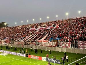 los-quemeros-copando-la-popular-en-el-estadio-san-nicolas-copa-argentina-2024-semifinal-entre-huracan-y-central-cordoba