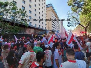 torneo-liga-2024-fecha-27-velez-huracan-banderazo-11