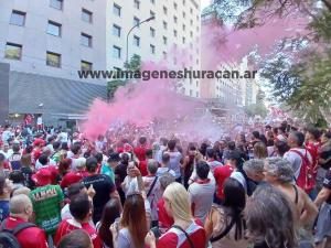 torneo-liga-2024-fecha-27-velez-huracan-banderazo-13