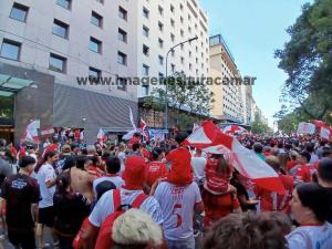 torneo-liga-2024-fecha-27-velez-huracan-banderazo-15