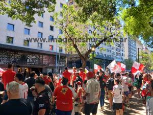 torneo-liga-2024-fecha-27-velez-huracan-banderazo-5