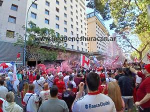 torneo-liga-2024-fecha-27-velez-huracan-banderazo-7