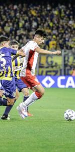 william-alarcon-en-huracan-contra-rosario-central-en-arroyito-fecha-08-torneo-liga-profesional-2024